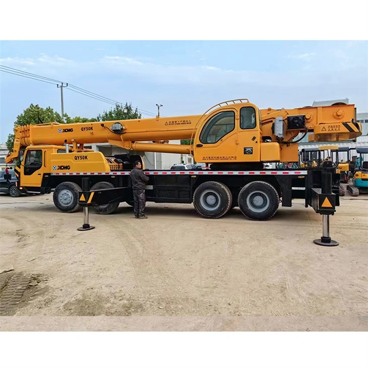 Vollhydraulischer Autokran mit Allradantrieb
