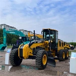 Grader mit hydraulischem Fahrmotor